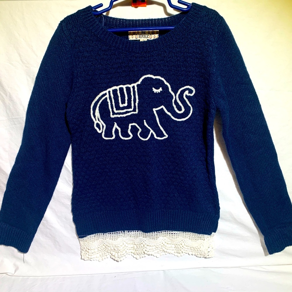 NWT Cute elephant sweater, lace trim detail